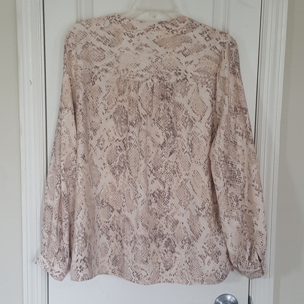 NWOT Clearance Real pretty beige and tan snakeskin blouse - Picture 3 of 6